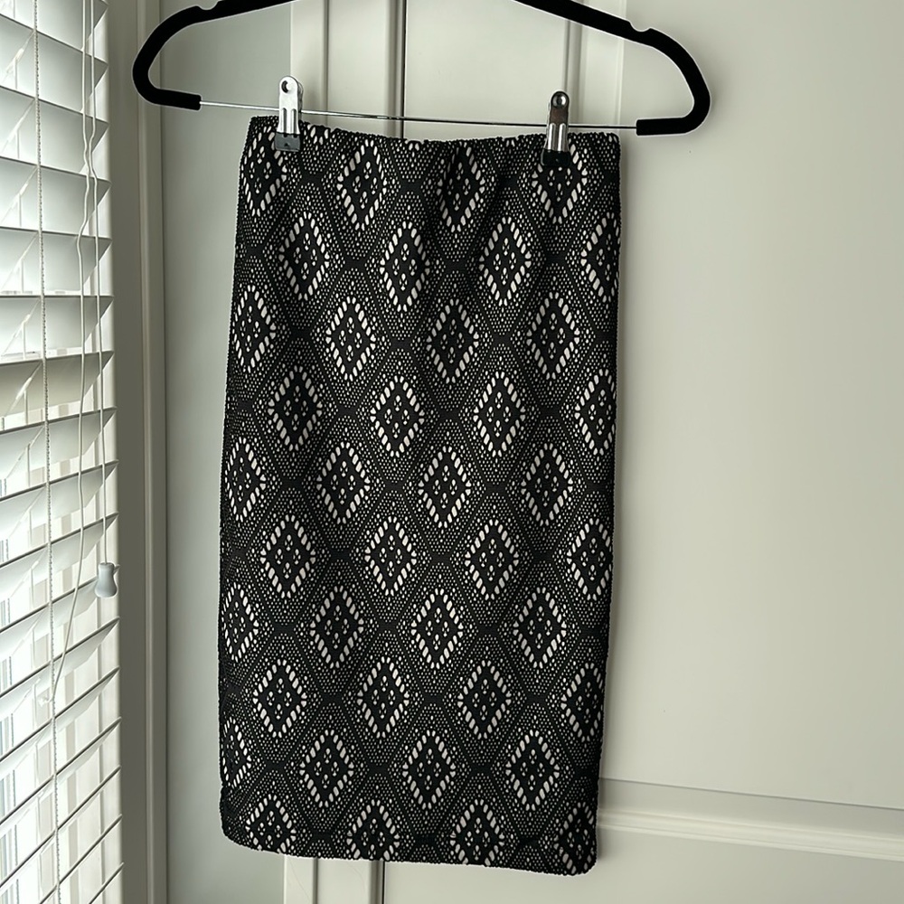❤️ Renee C Geo Print Stretch Skirt size XS